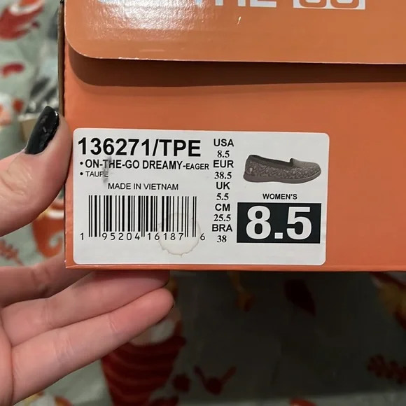 BRAND NEW SKETCHERS ON THE GO DREAMY SIZE 8.5 leopard print sparkly grey - Picture 5 of 5